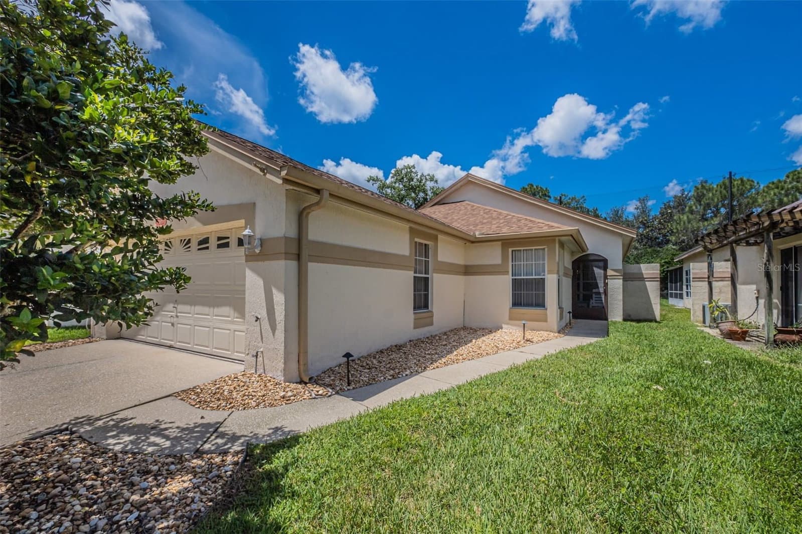 Photo 3 of 11624 PEACH GROVE