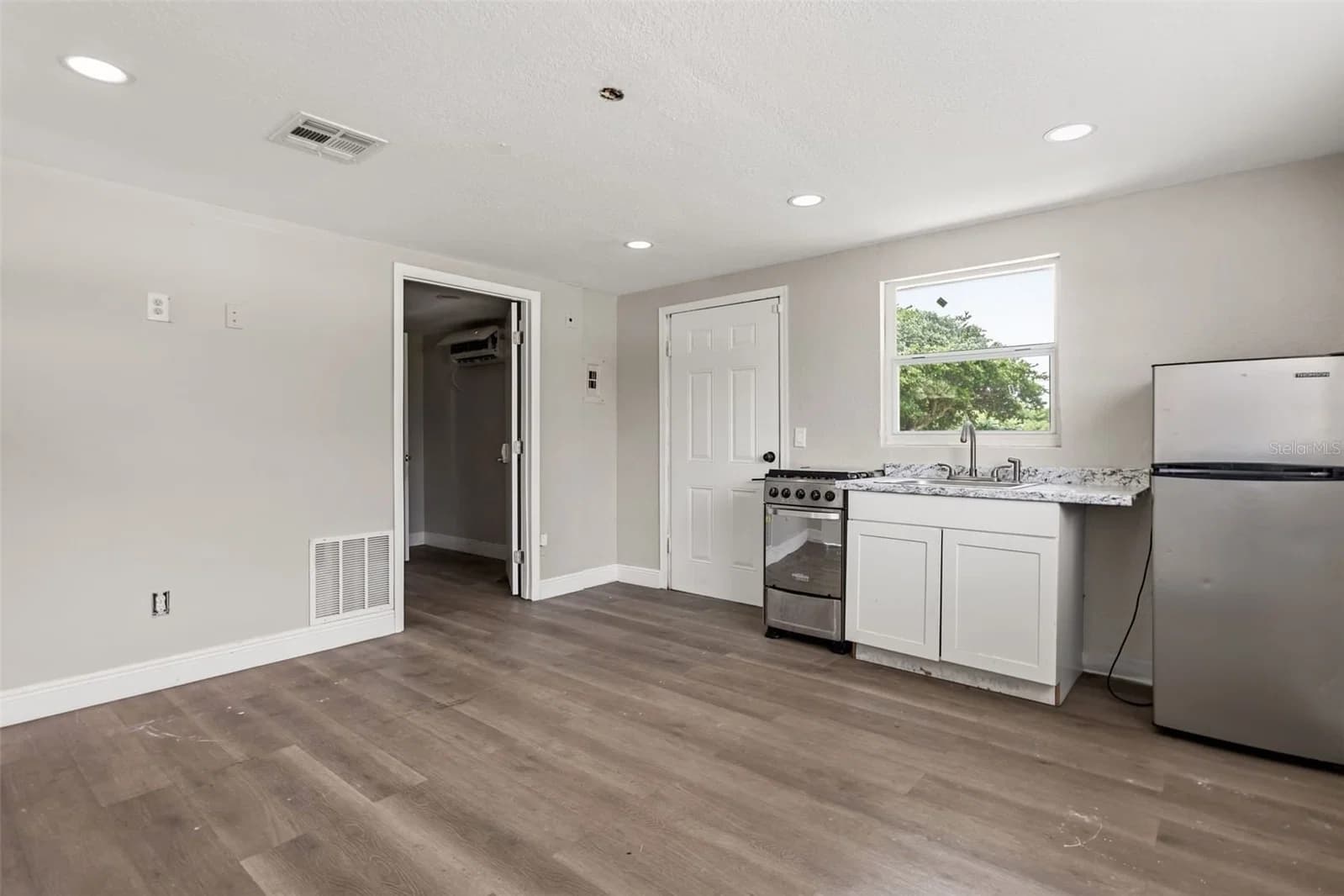 250 LONGWOOD HILLS Road