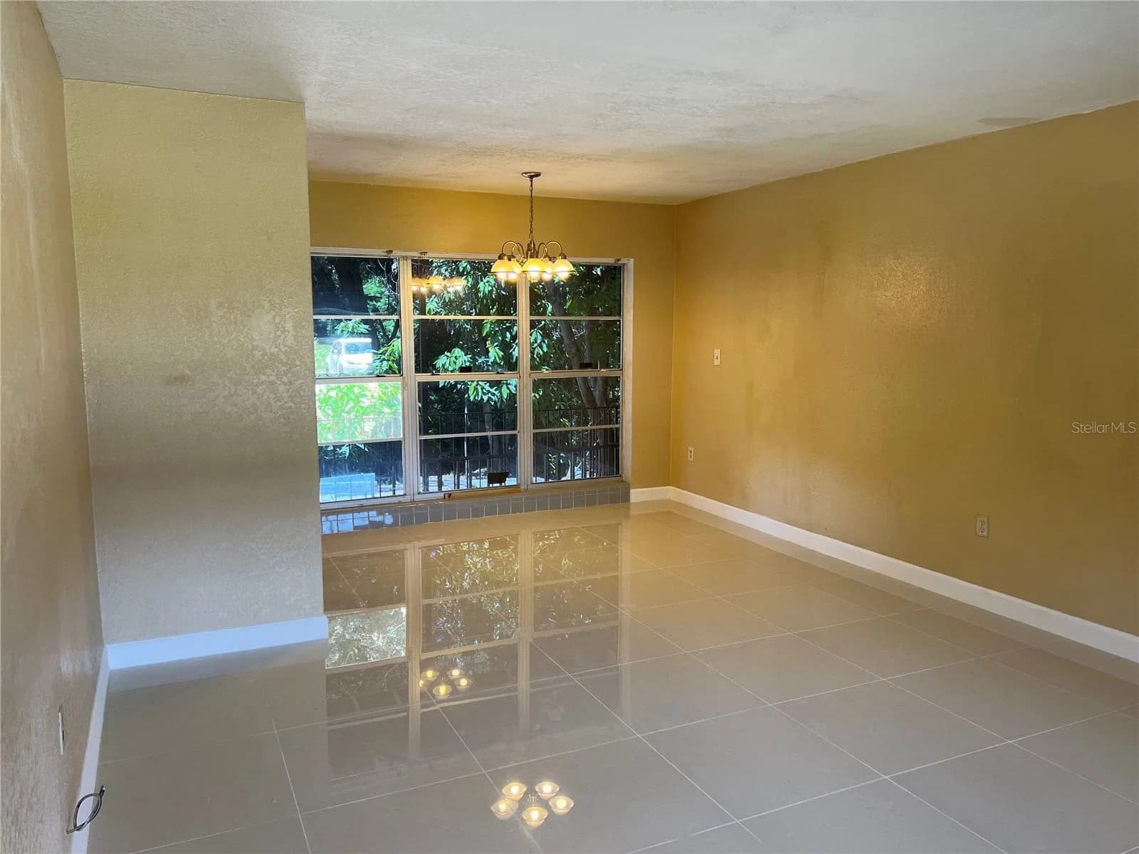 Photo 4 of 5847 HARRINGTON Drive