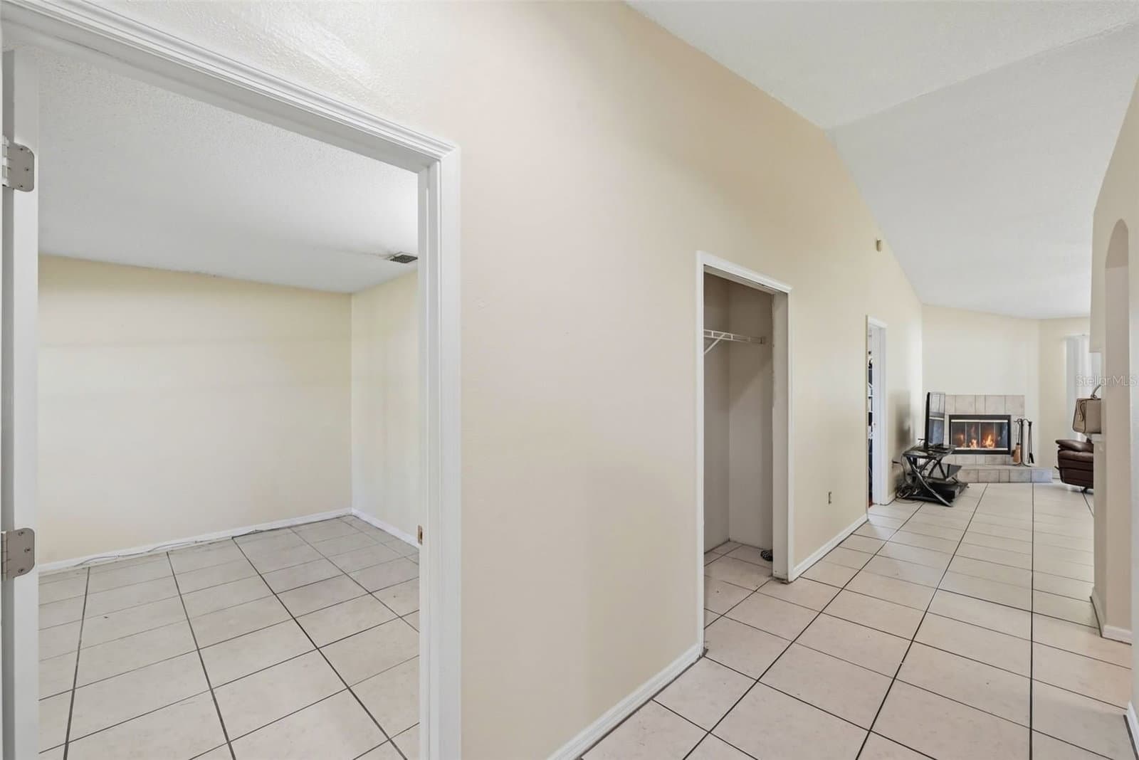 Photo 4 of 1593 WATSON OAKS