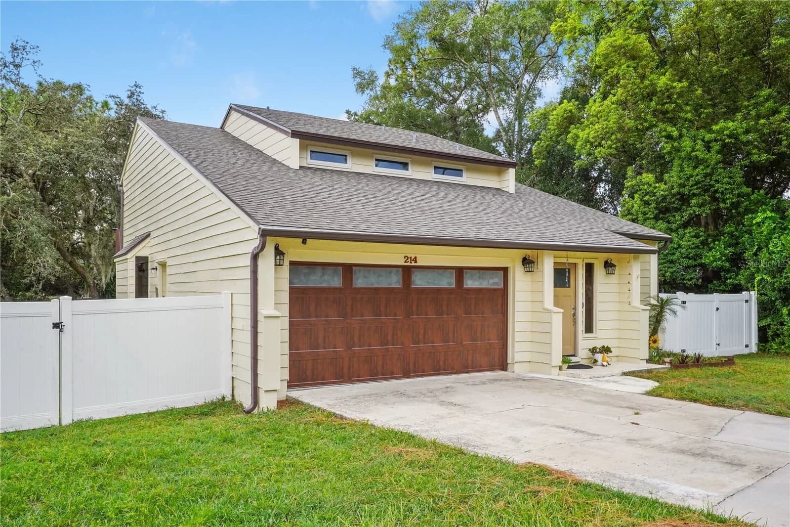 Photo 4 of 214 PEMBROOK Place