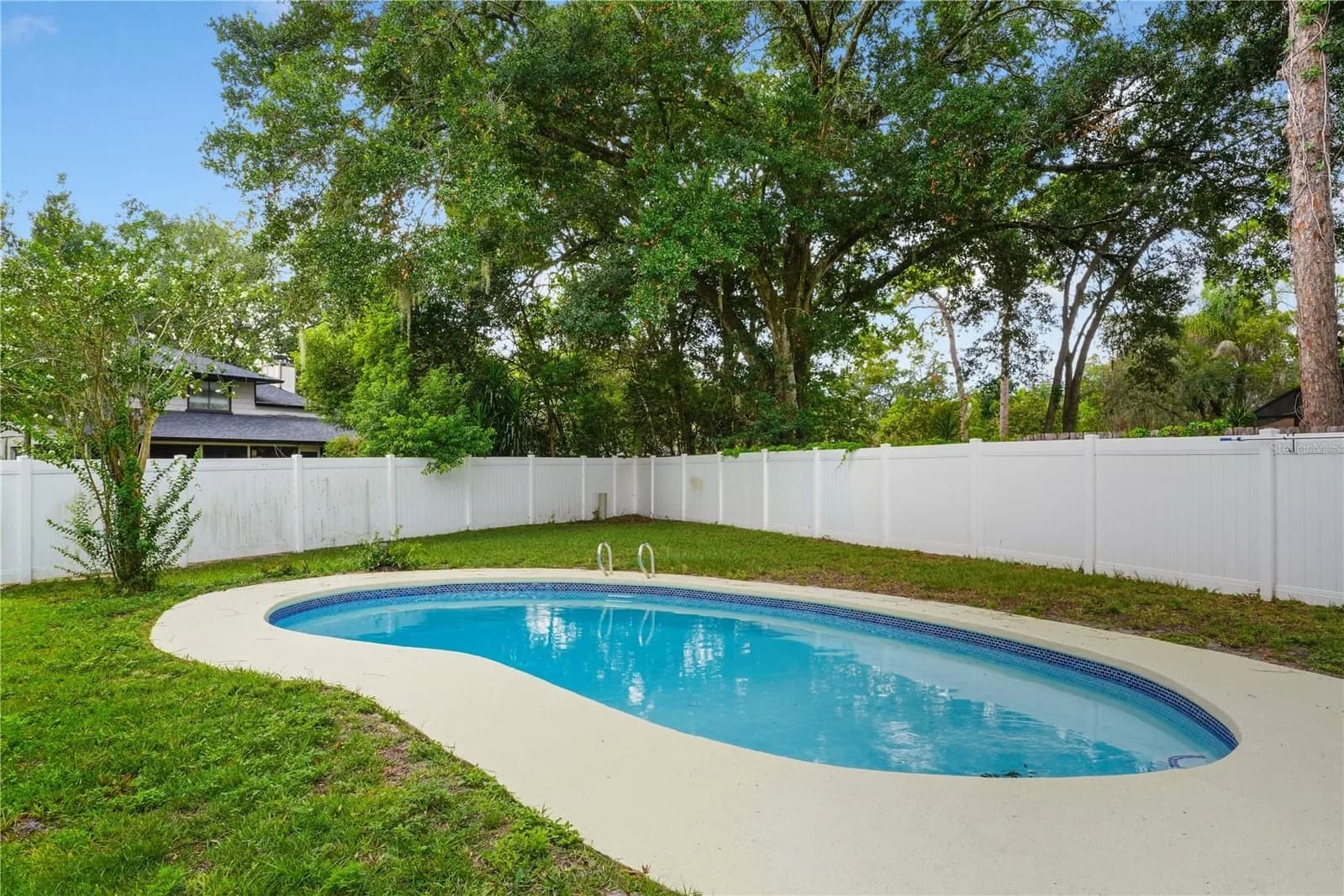 Photo 5 of 214 PEMBROOK Place
