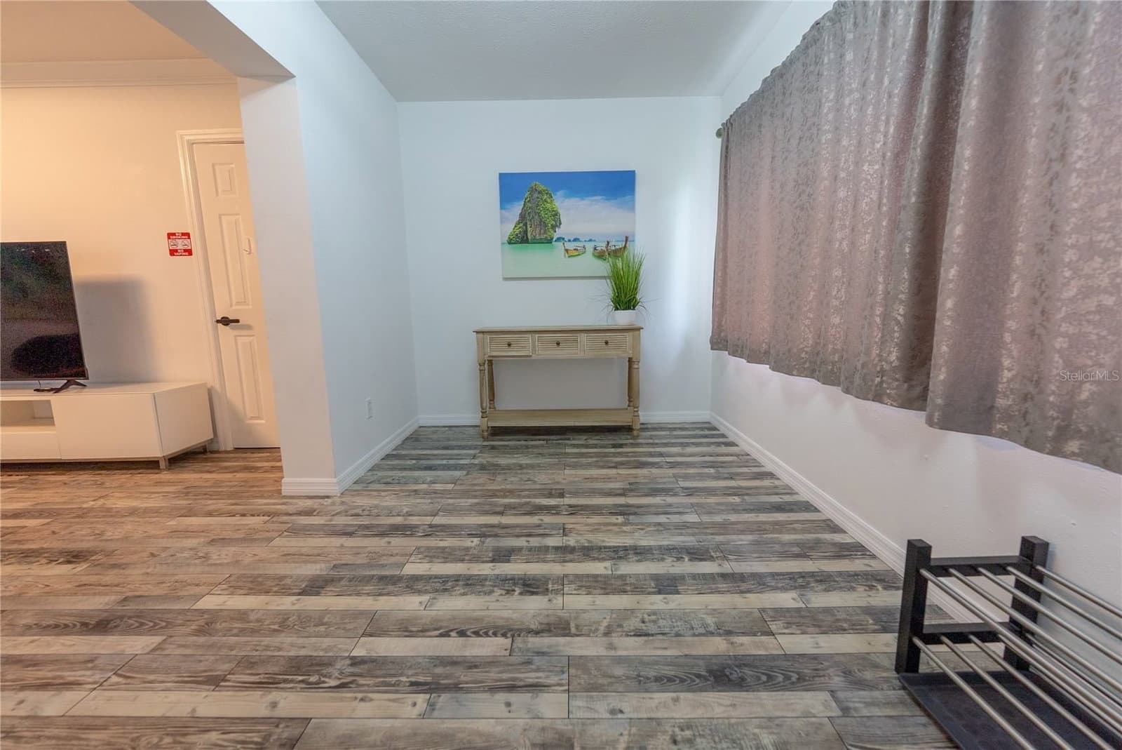 Photo 4 of 2627 AMBERGATE