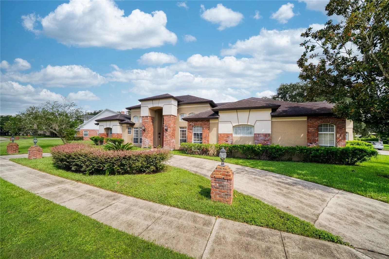 2335 FOREST CLUB Drive