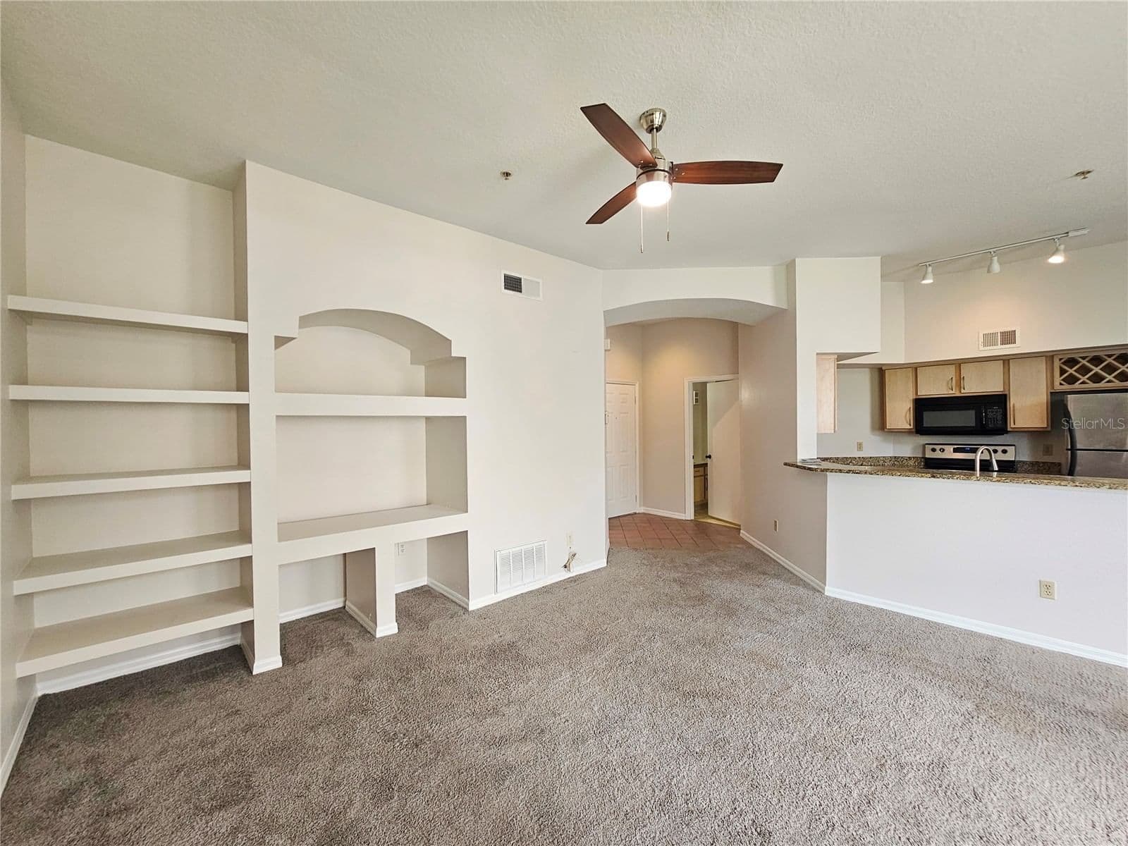 Photo 5 of 7230 WESTPOINTE