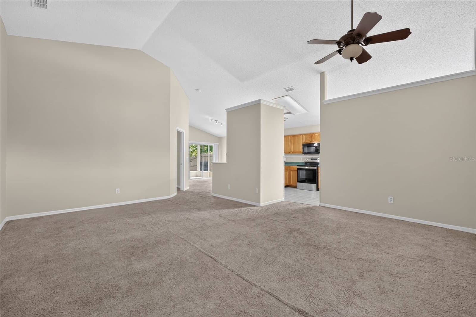 Photo 5 of 13617 EMERALDVIEW