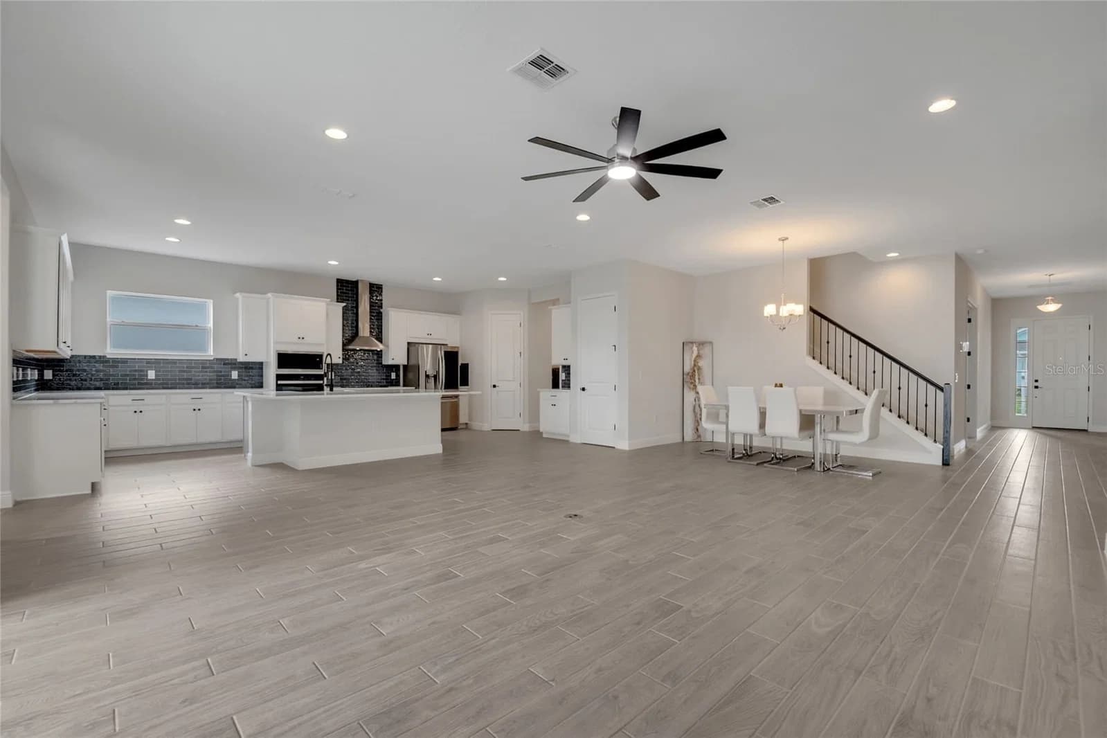 Photo 5 of 19062 BLUELEAF Street