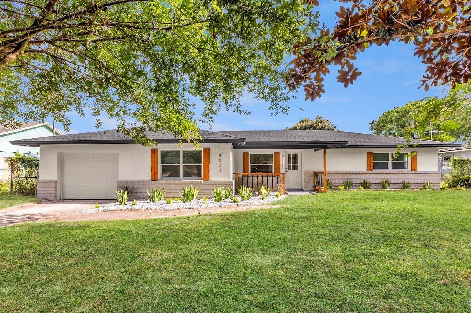 4523 COLUMBIA