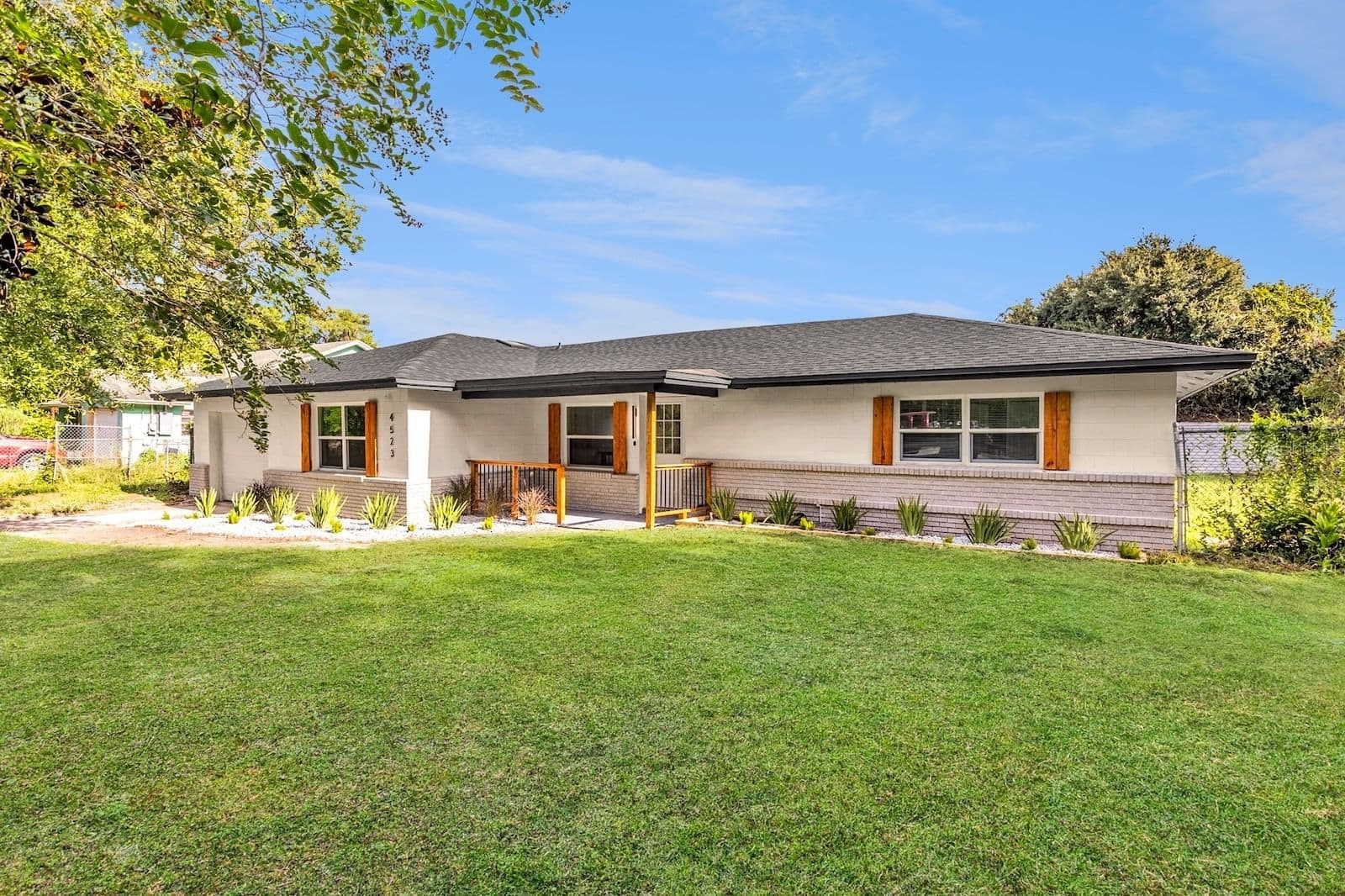 4523 COLUMBIA