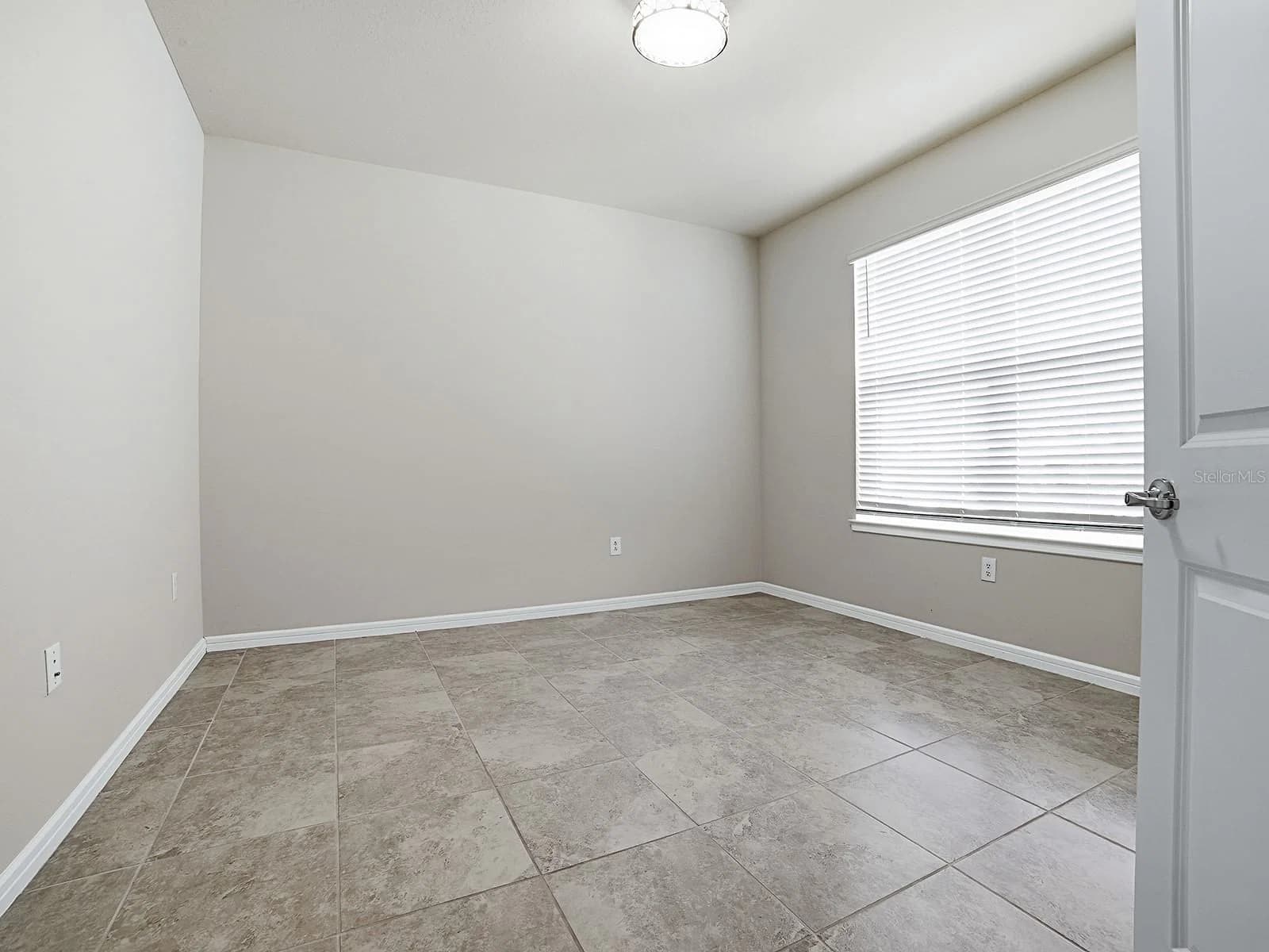 Photo 4 of 7771 SYRACUSE Drive