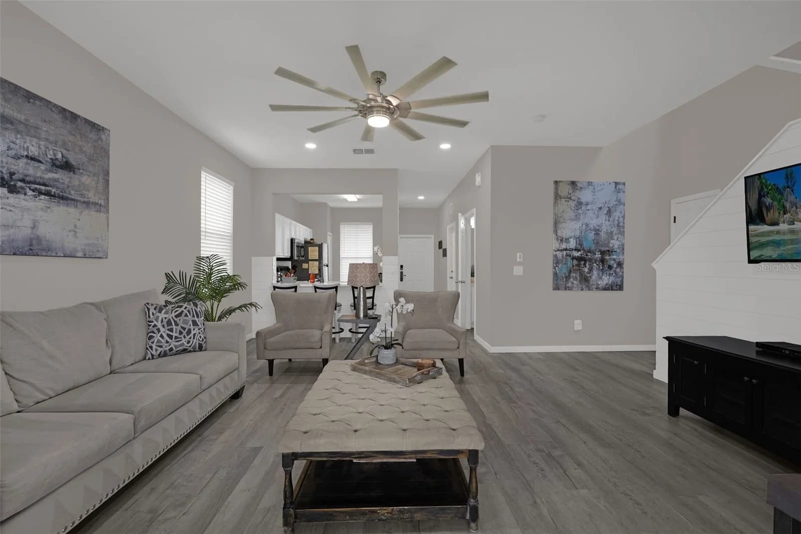 Photo 4 of 1002 CALABRIA Avenue