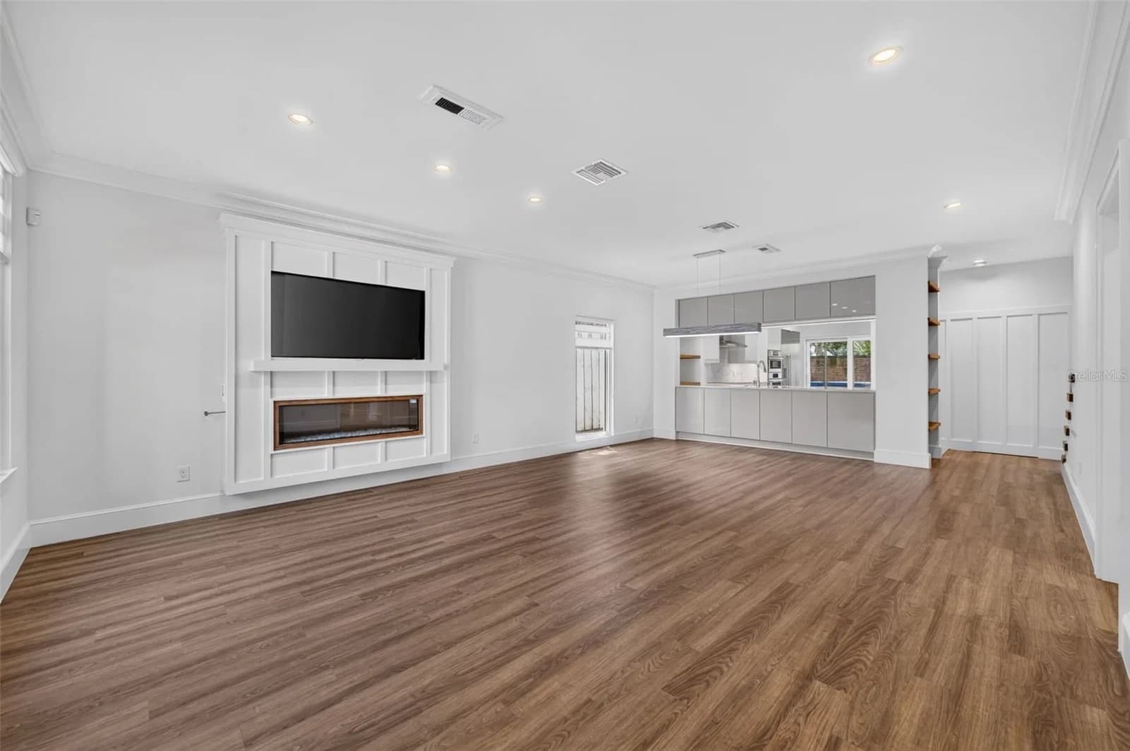 Photo 5 of 720 PANSY Avenue