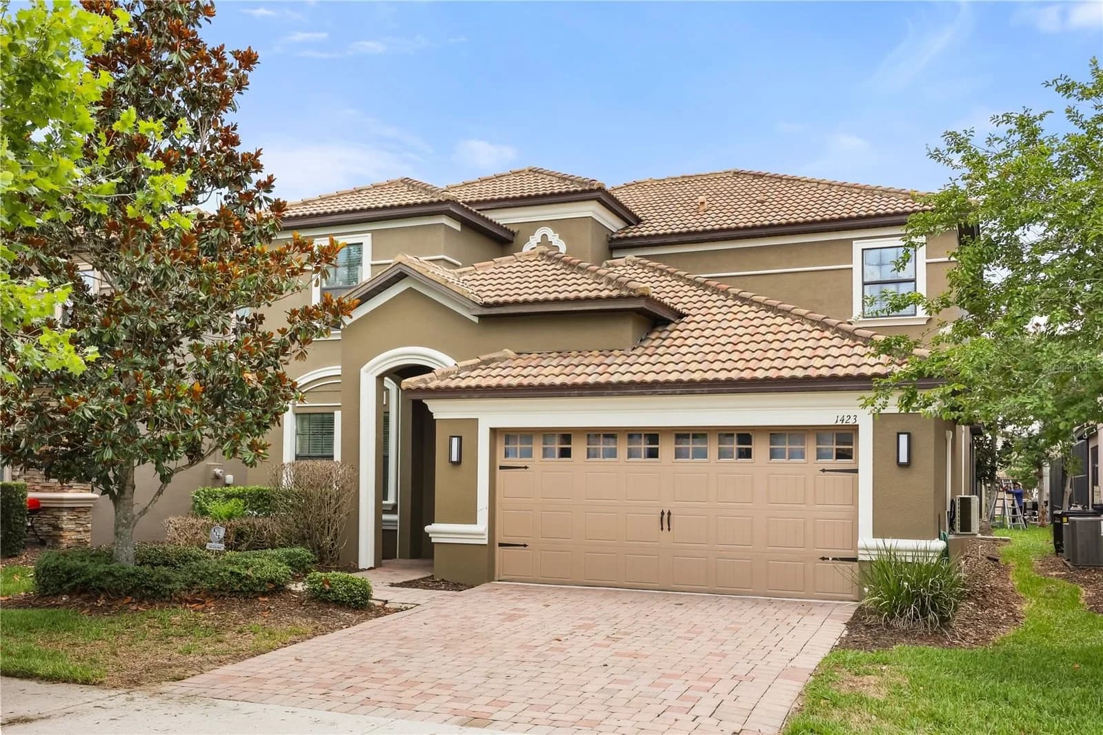 1423 THUNDERBIRD Road