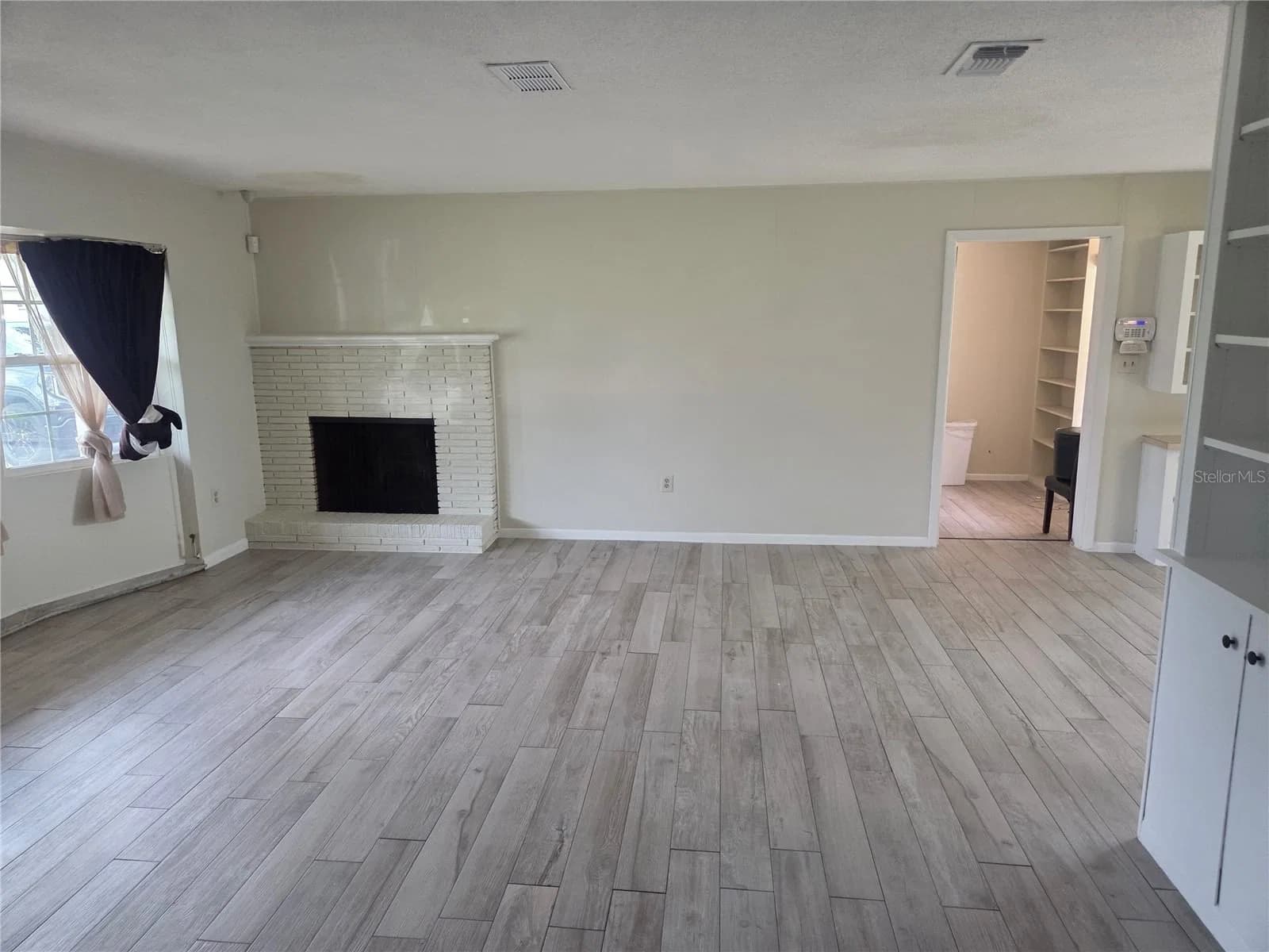 Photo 4 of 5903 RIVIERA Drive