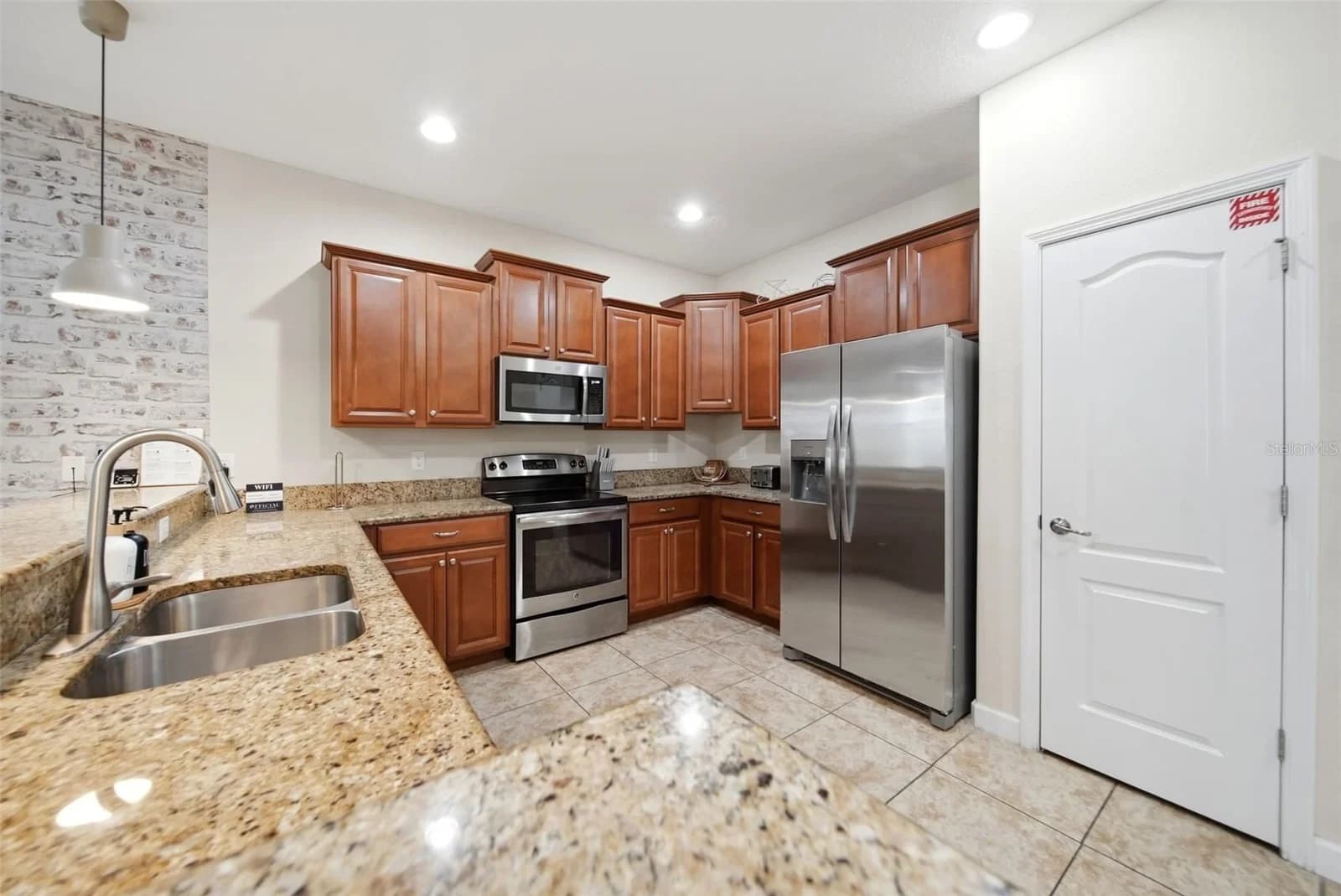 Photo 5 of 1416 MOON VALLEY Drive