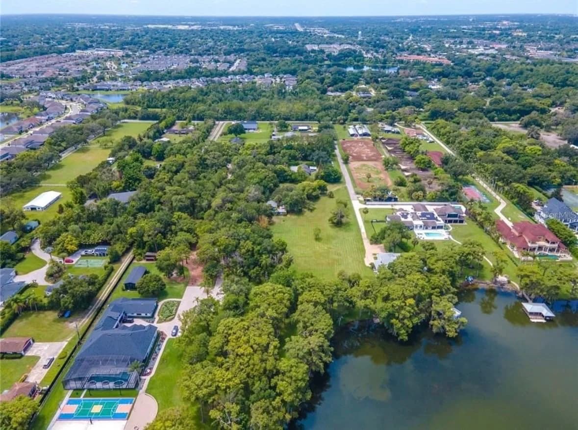 1133 BELLA LAGO Cove