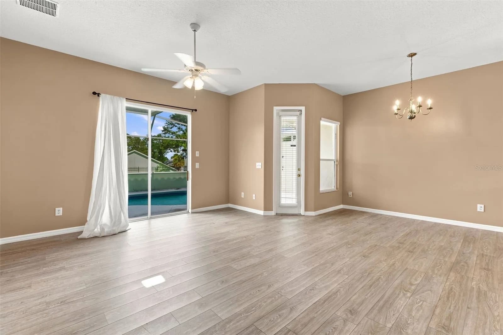Photo 4 of 516 BRUNELLO Drive