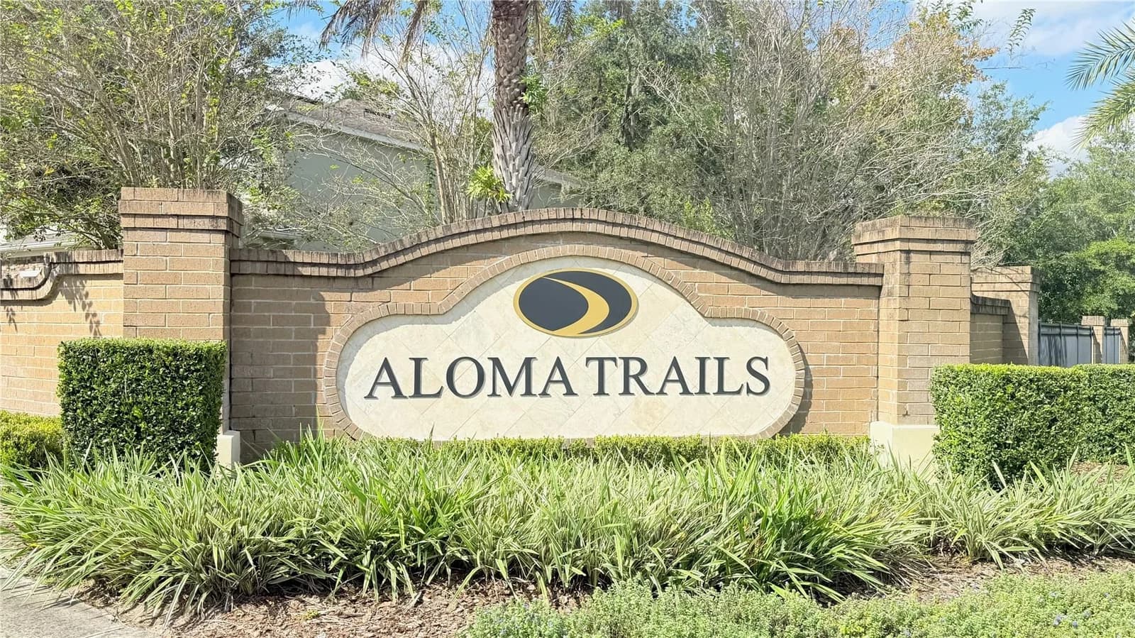 7605 ALOMA PINES Court