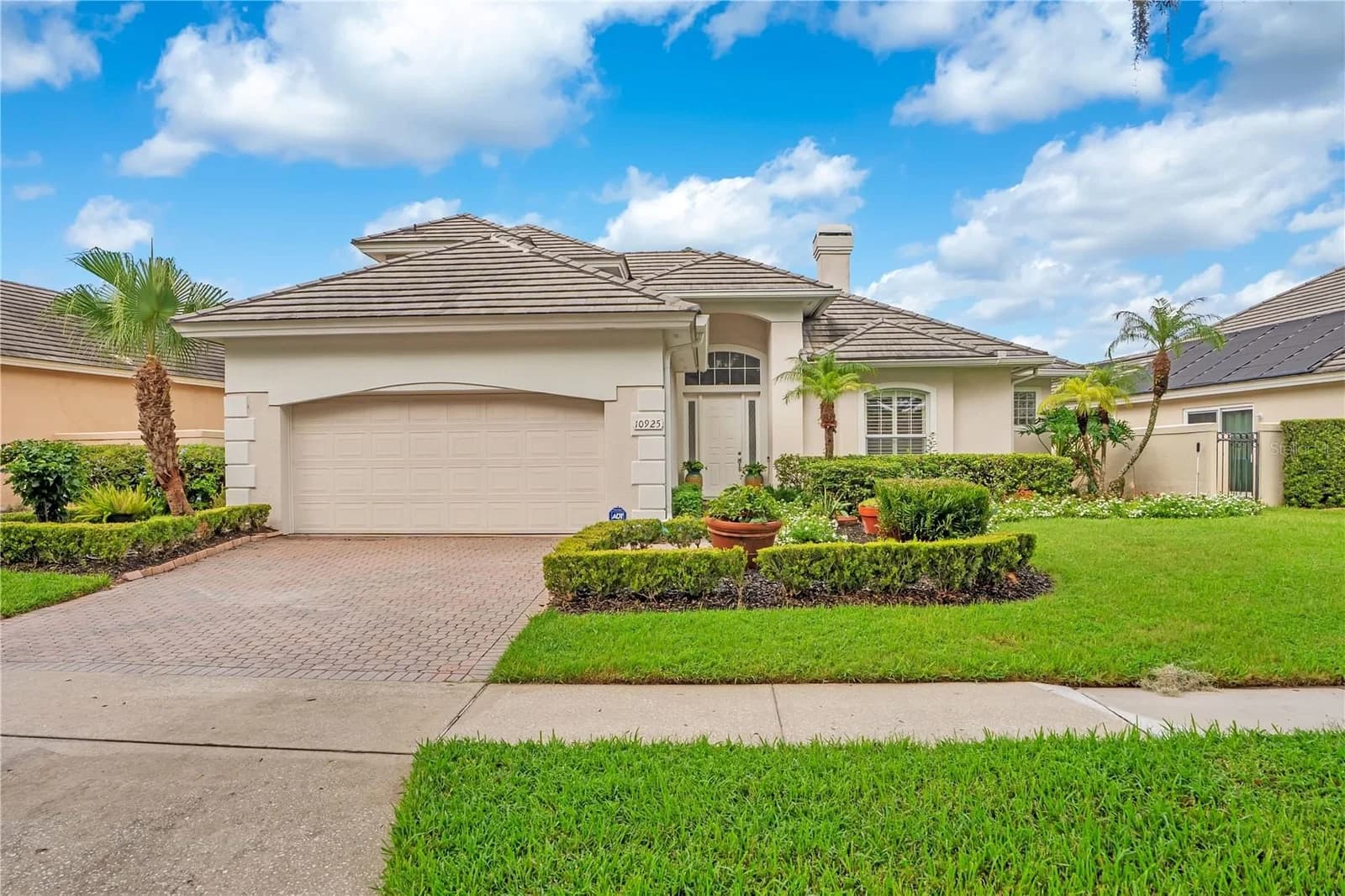 Photo 4 of 10925 WOODCHASE Circle