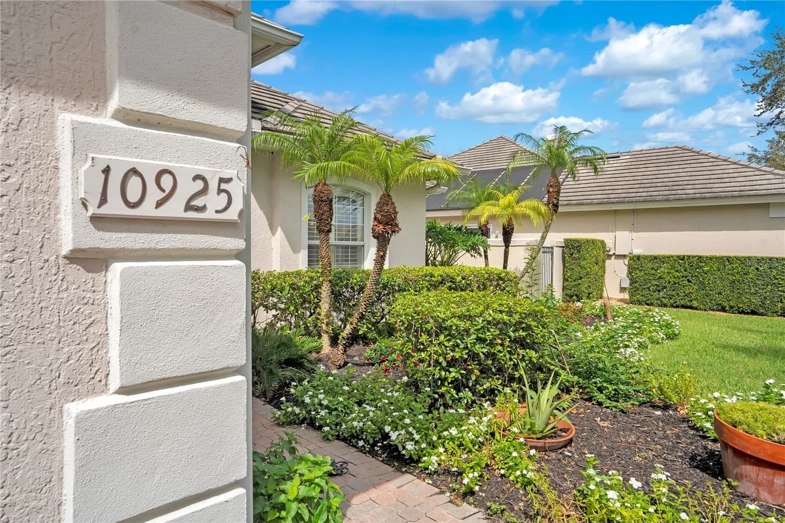 Photo 5 of 10925 WOODCHASE Circle