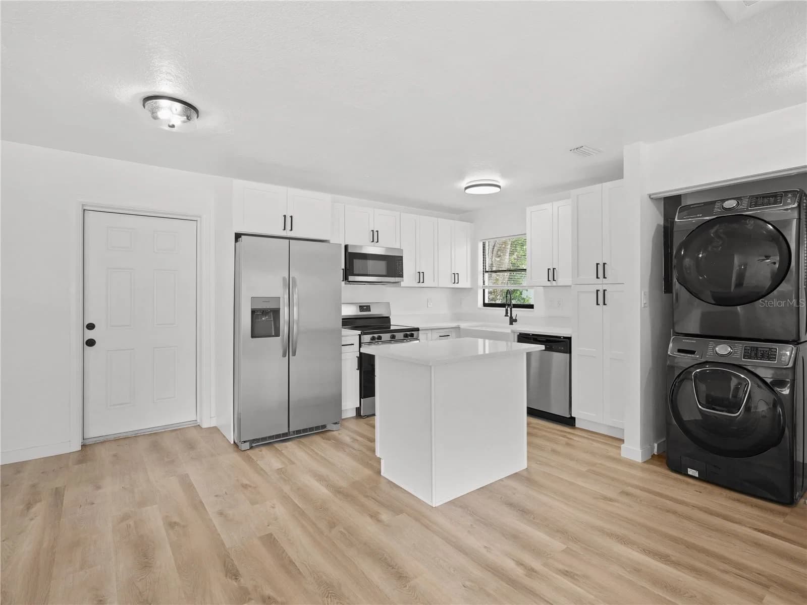 2181 LINDEN Road