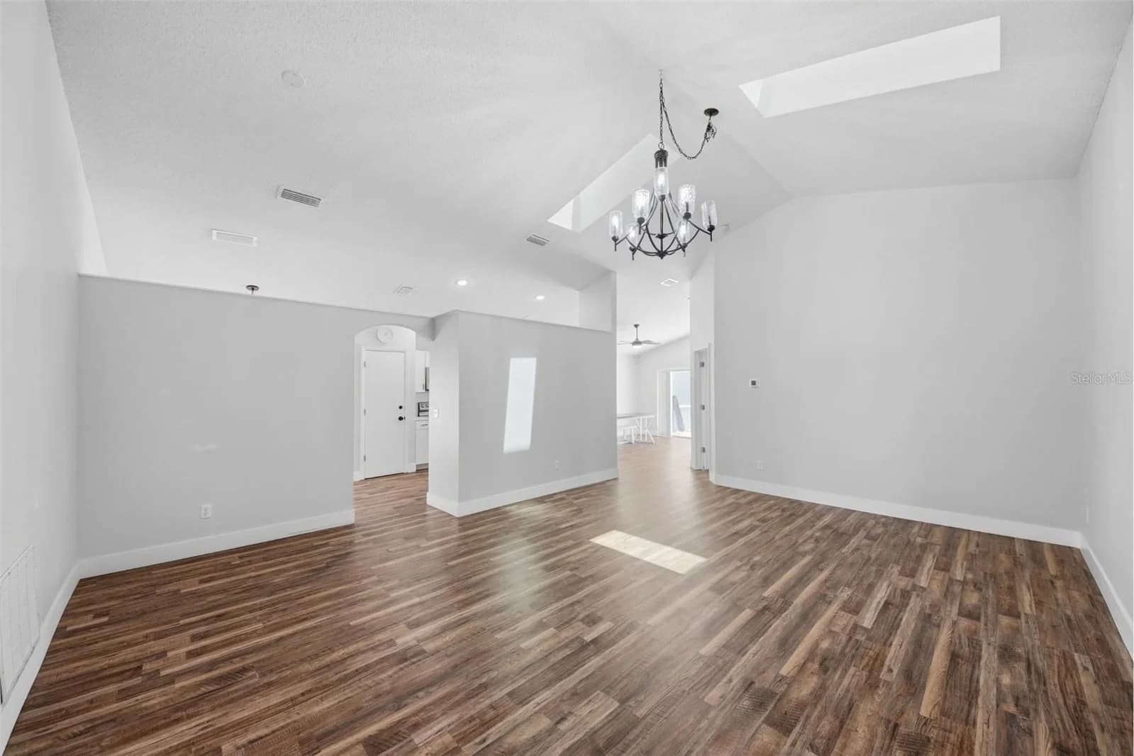 1114 BLOOMINGDALE Drive
