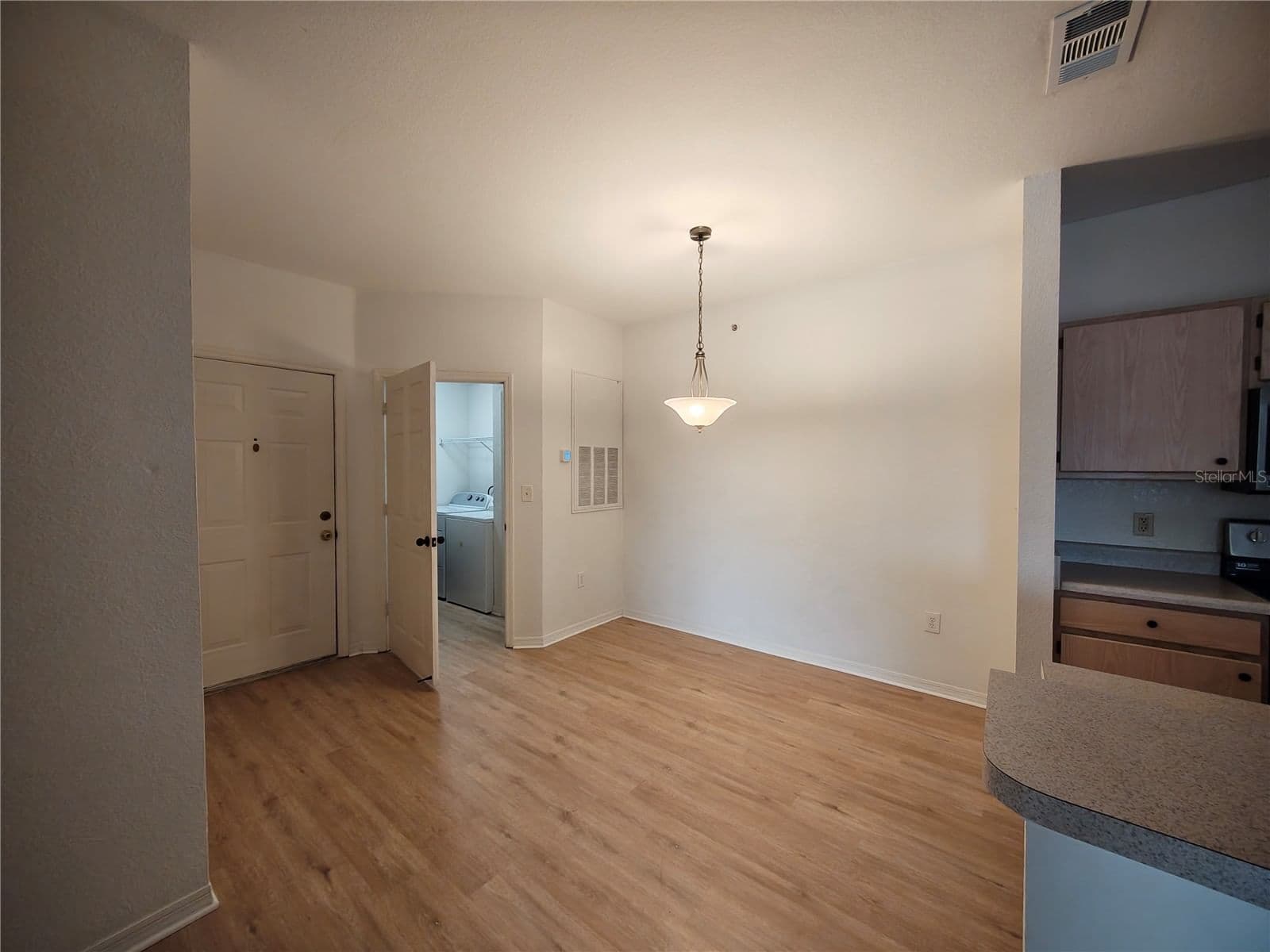 Photo 4 of 5471 VINELAND