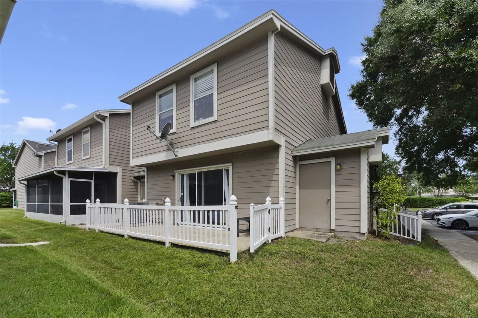 942 SYKES Court #101