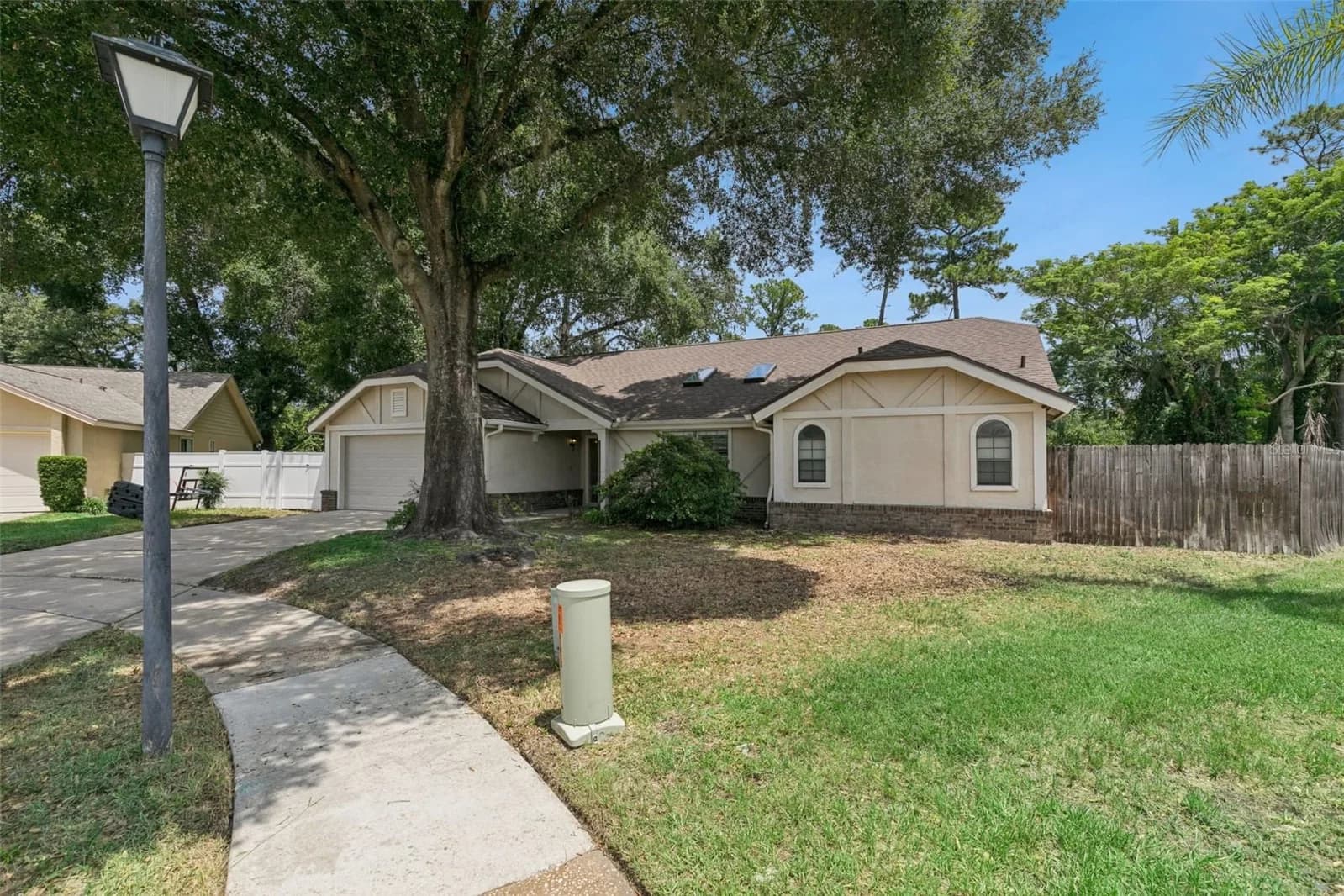 Photo 4 of 5101 GOLDENWOOD Drive
