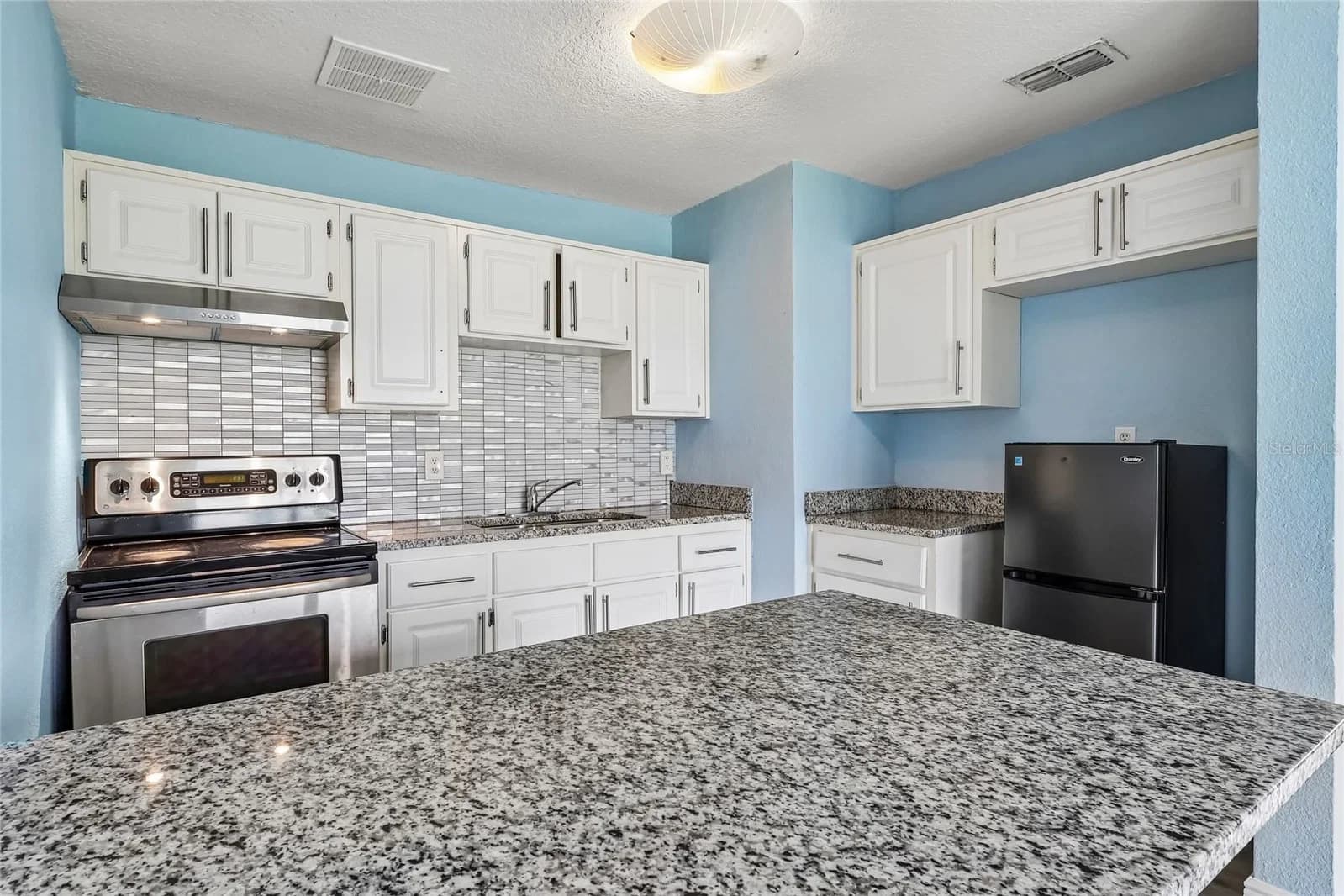 Photo 5 of 4821 SHOSHONE Street
