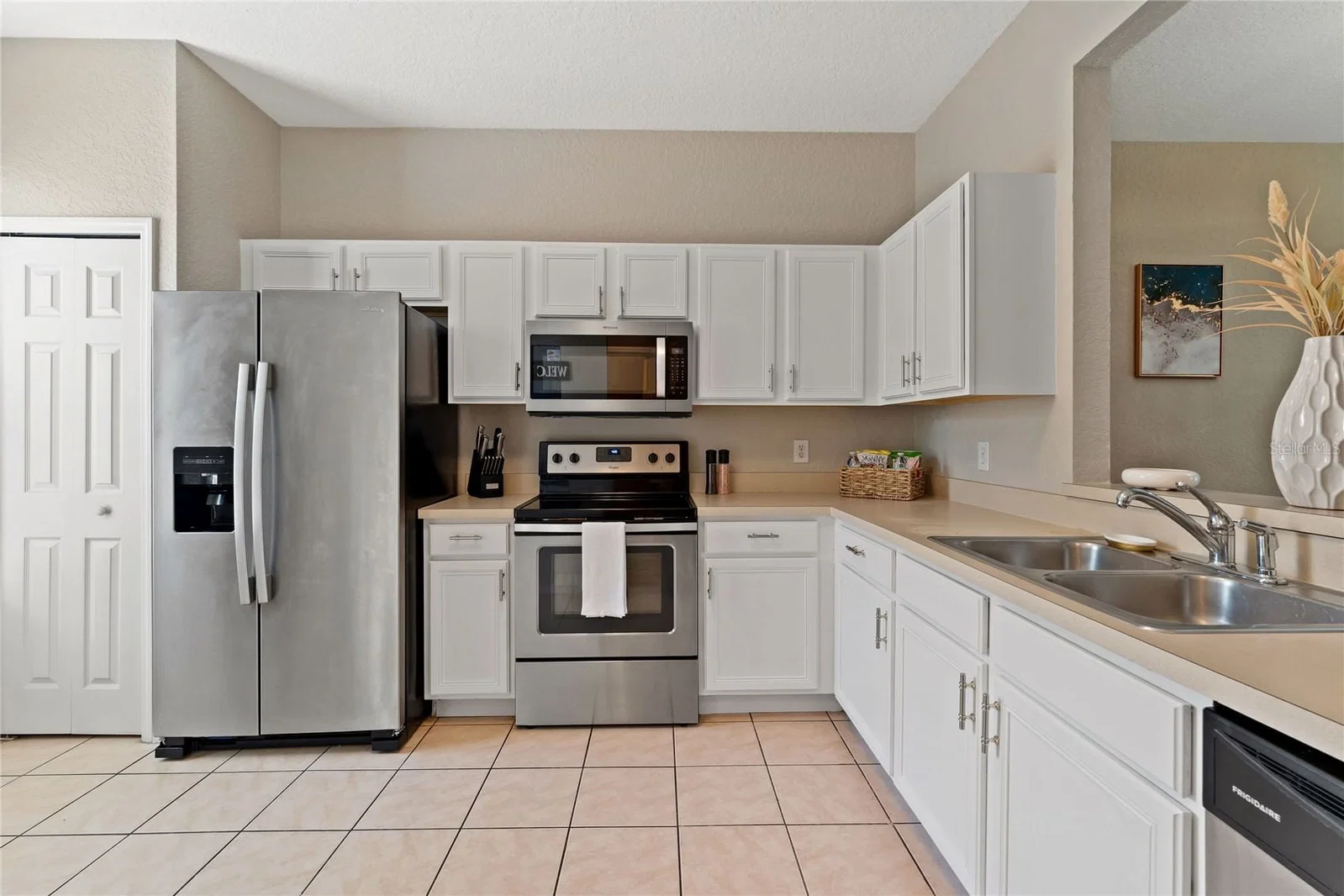 Photo 4 of 436 CALABRIA Avenue