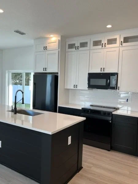 Photo 5 of 2051 PEEL Avenue