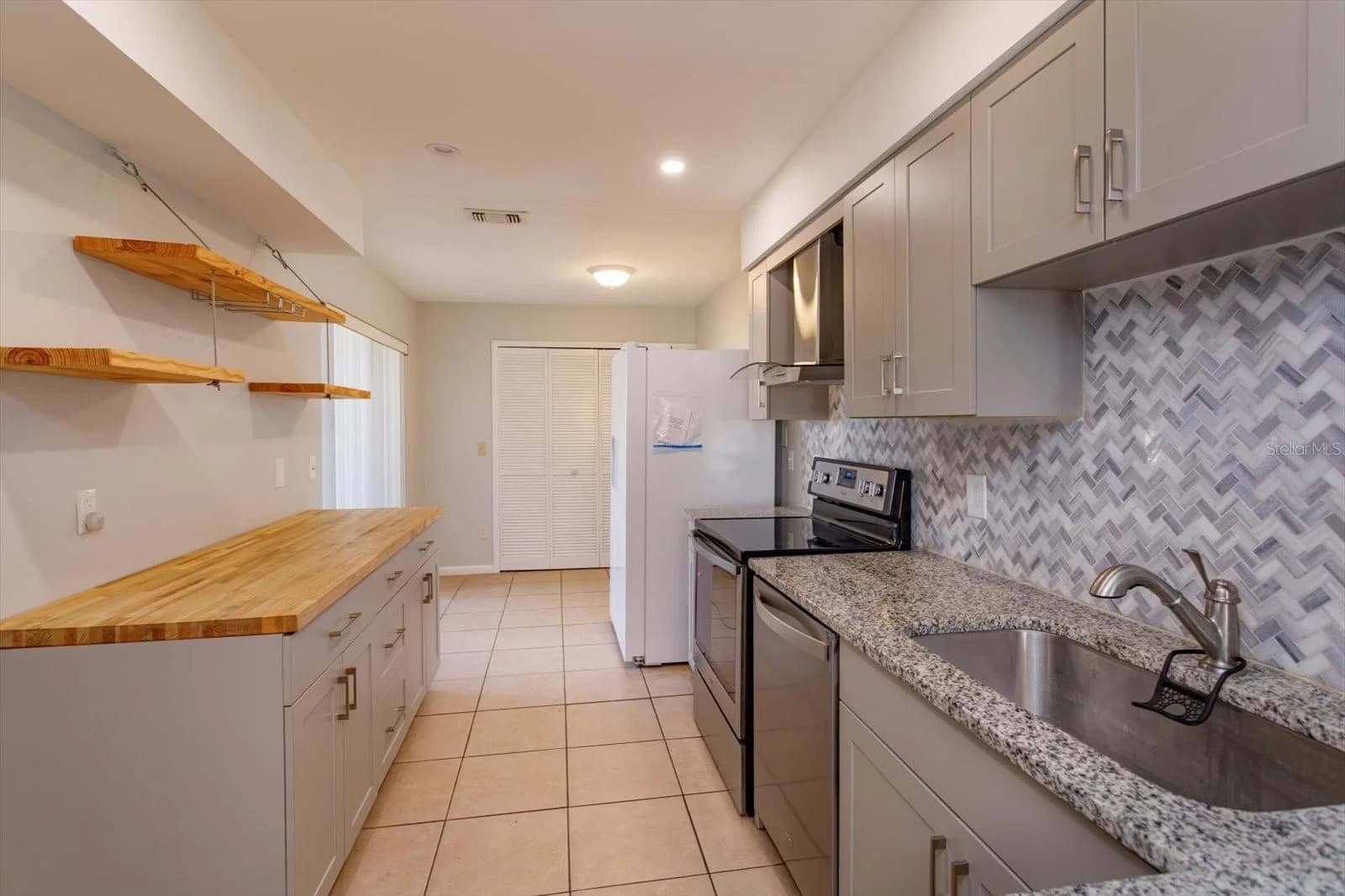 Photo 4 of 5429 VINELAND Road #6F