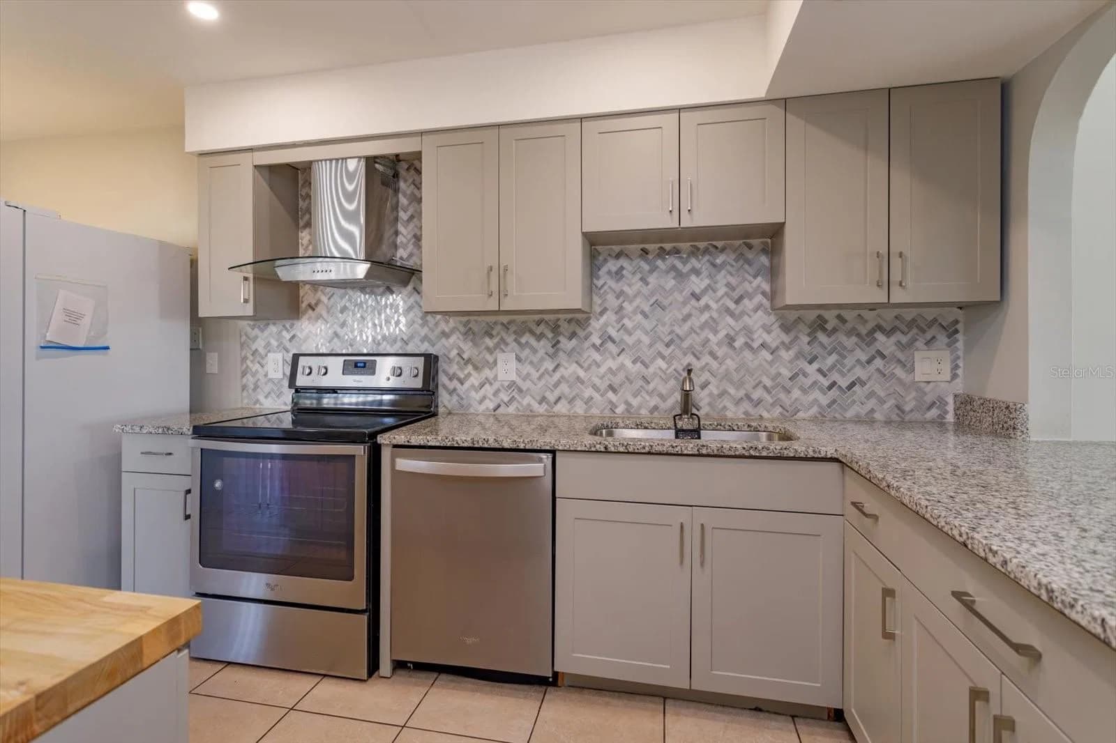Photo 5 of 5429 VINELAND Road #6F
