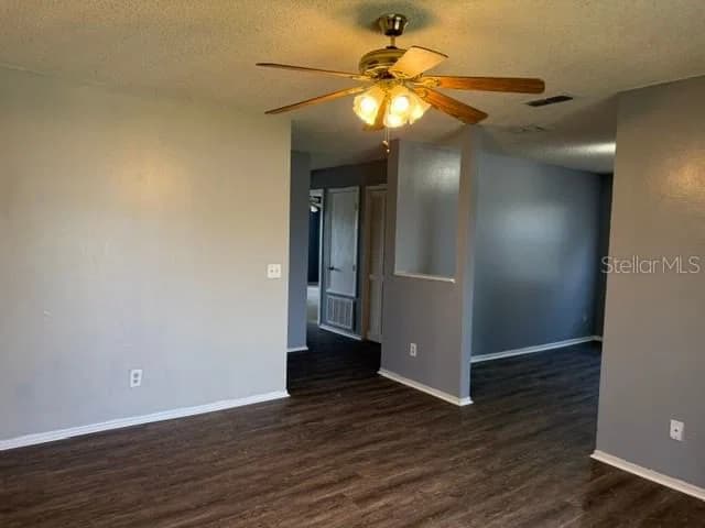 Photo 3 of 4261 PERSHING POINTE