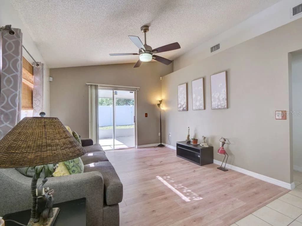 1012 VISTA PALMA Way