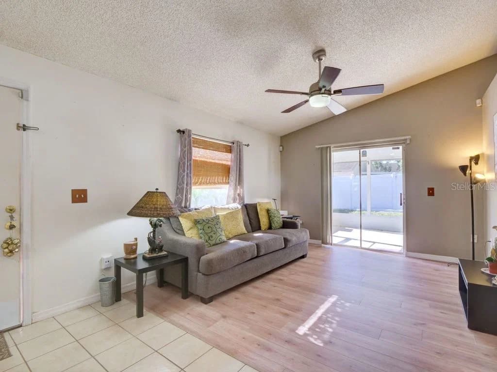 Photo 4 of 1012 VISTA PALMA Way