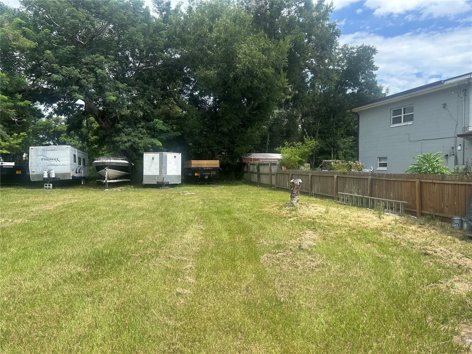 Photo 5 of 129 GOLDWYN Avenue