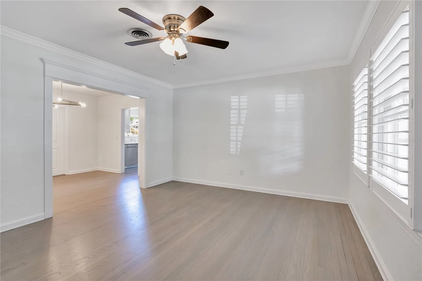 Photo 5 of 2102 HARRISON Avenue