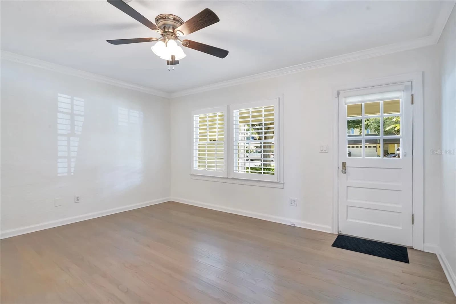 Photo 4 of 2102 HARRISON Avenue