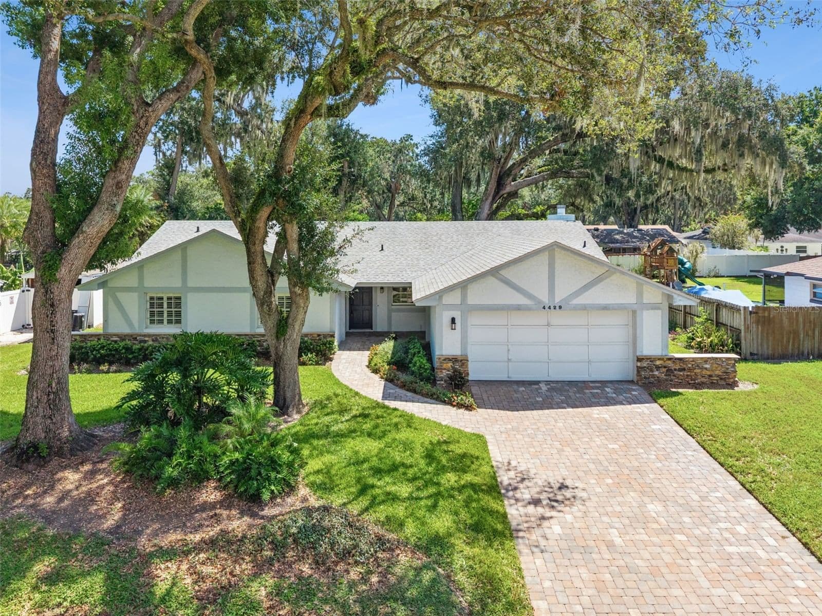 4429 CAROLWOOD