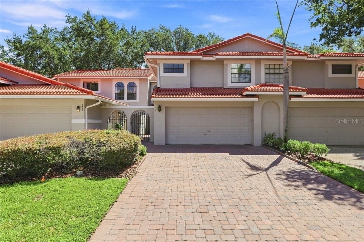 7537 FENWICK COVE