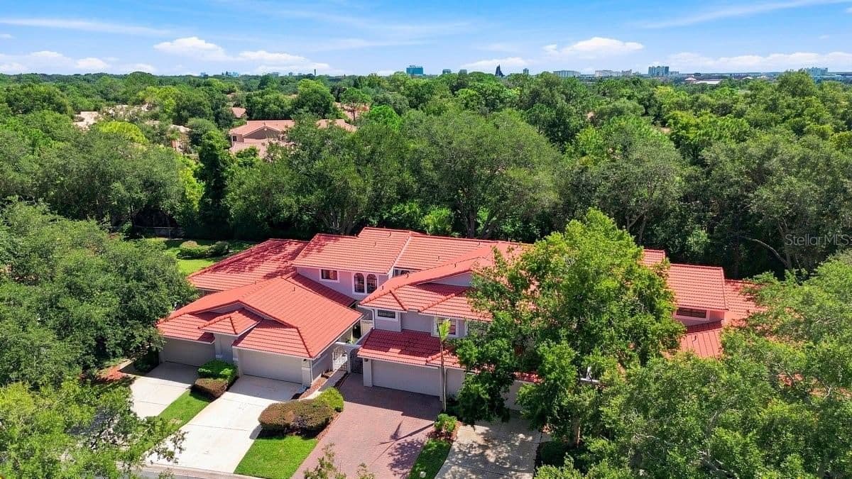 7537 FENWICK COVE