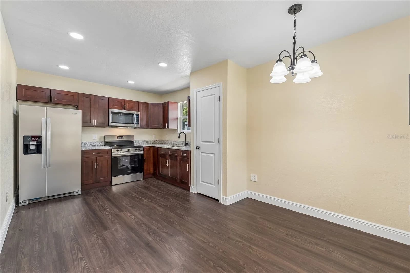 Photo 5 of 512 BENNETT Street