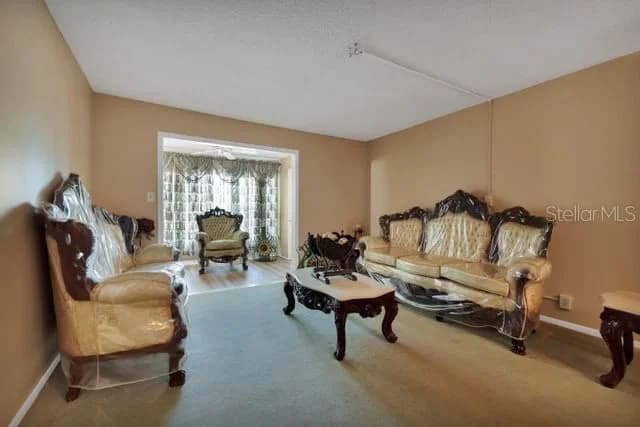 Photo 4 of 333 NW LAKE HOWARD Drive #204D