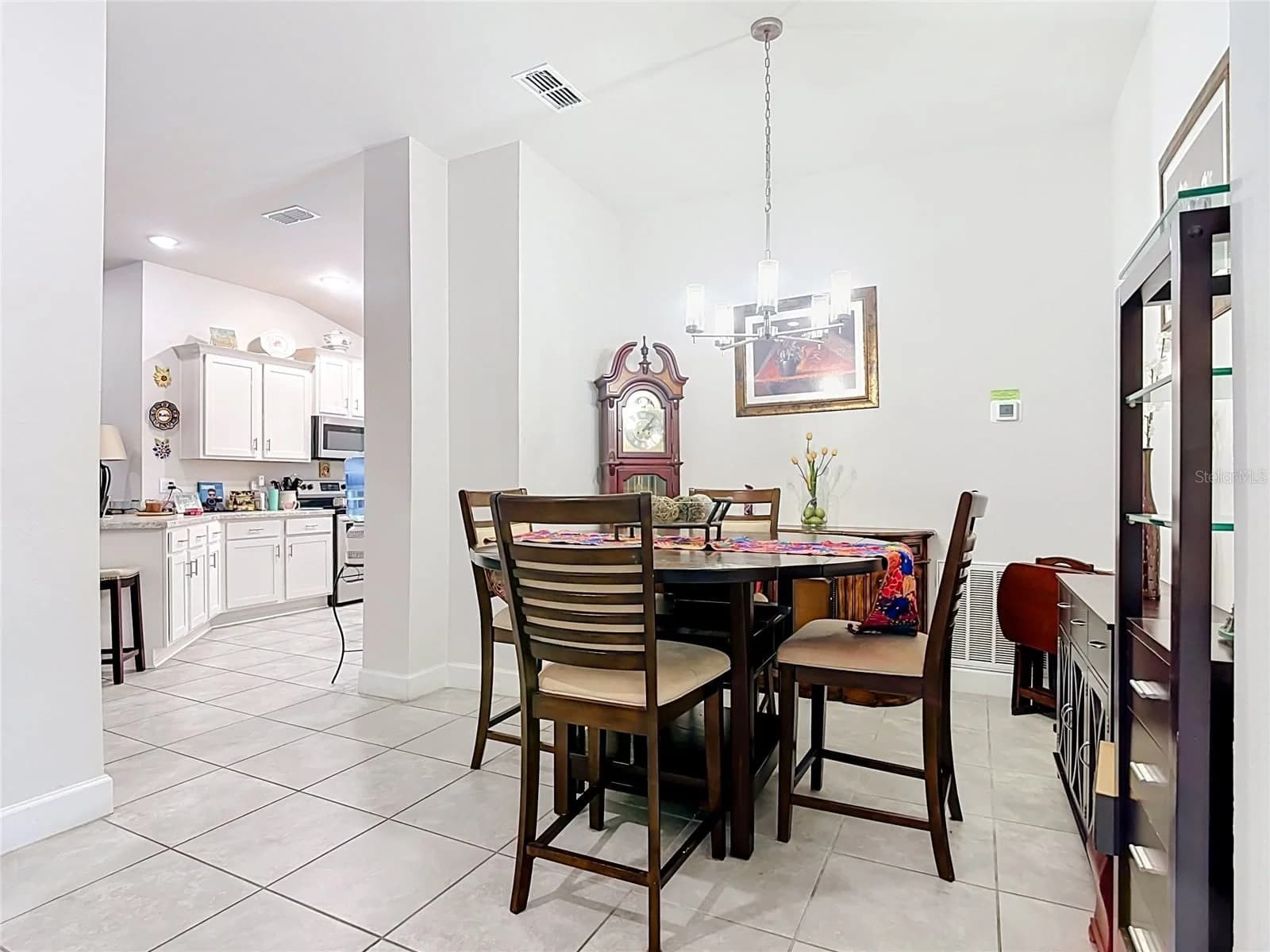 Photo 4 of 843 CHINOY Road