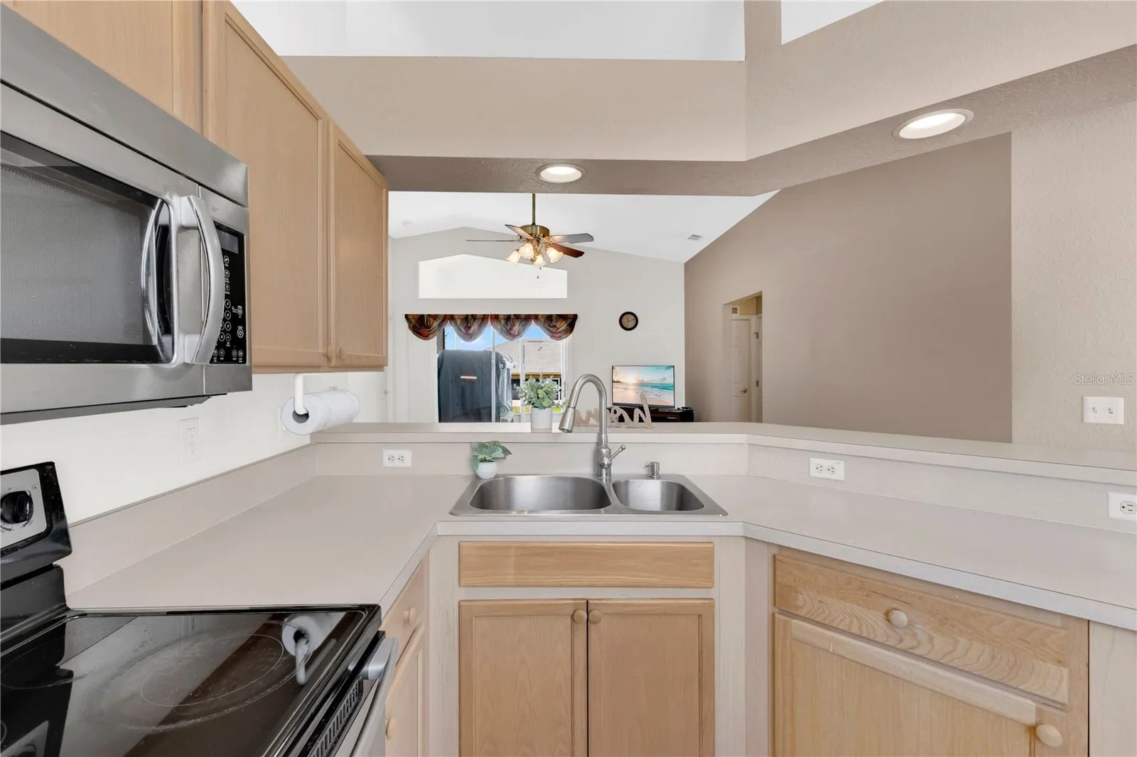 Photo 5 of 246 WINDRIDGE Street