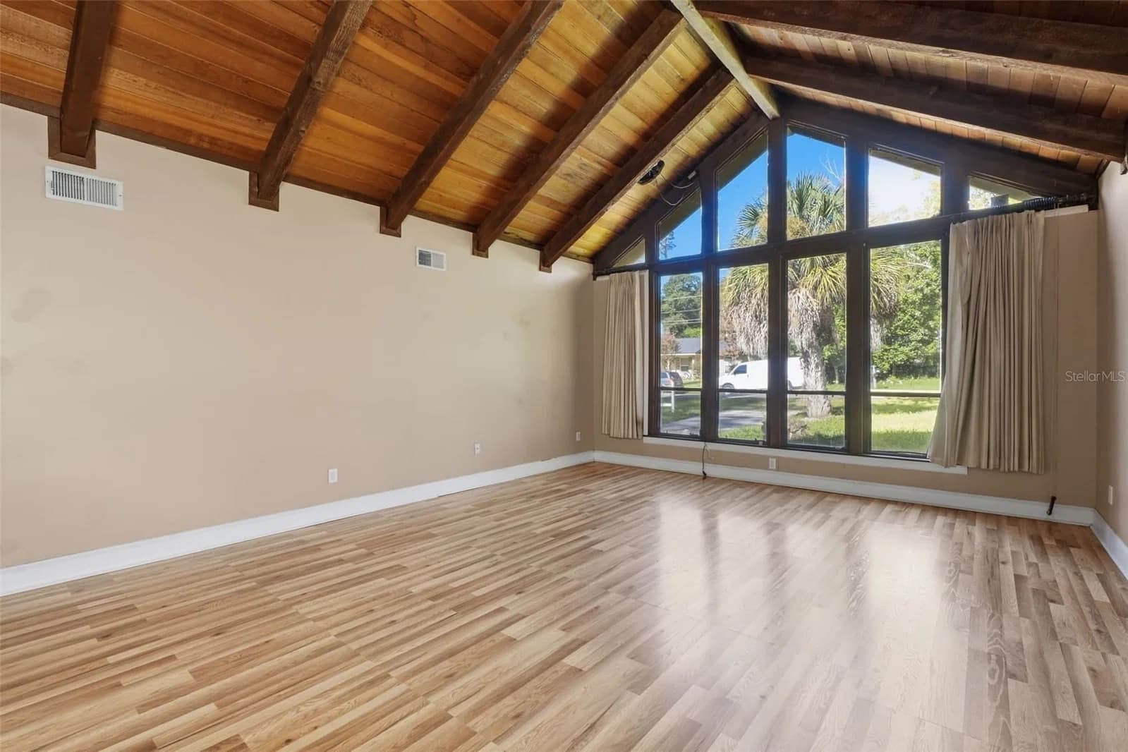 Photo 5 of 453 WILFORD Avenue