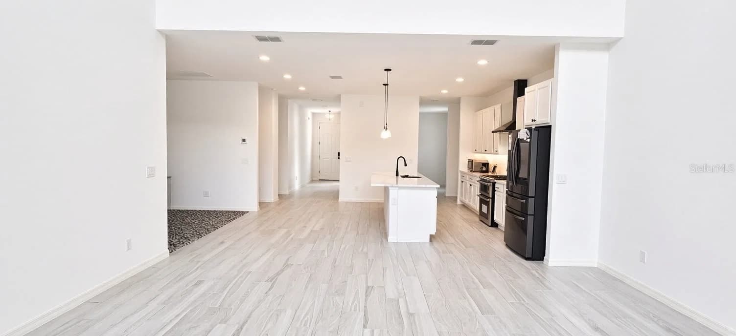 Photo 4 of 9049 BRADLEIGH Drive