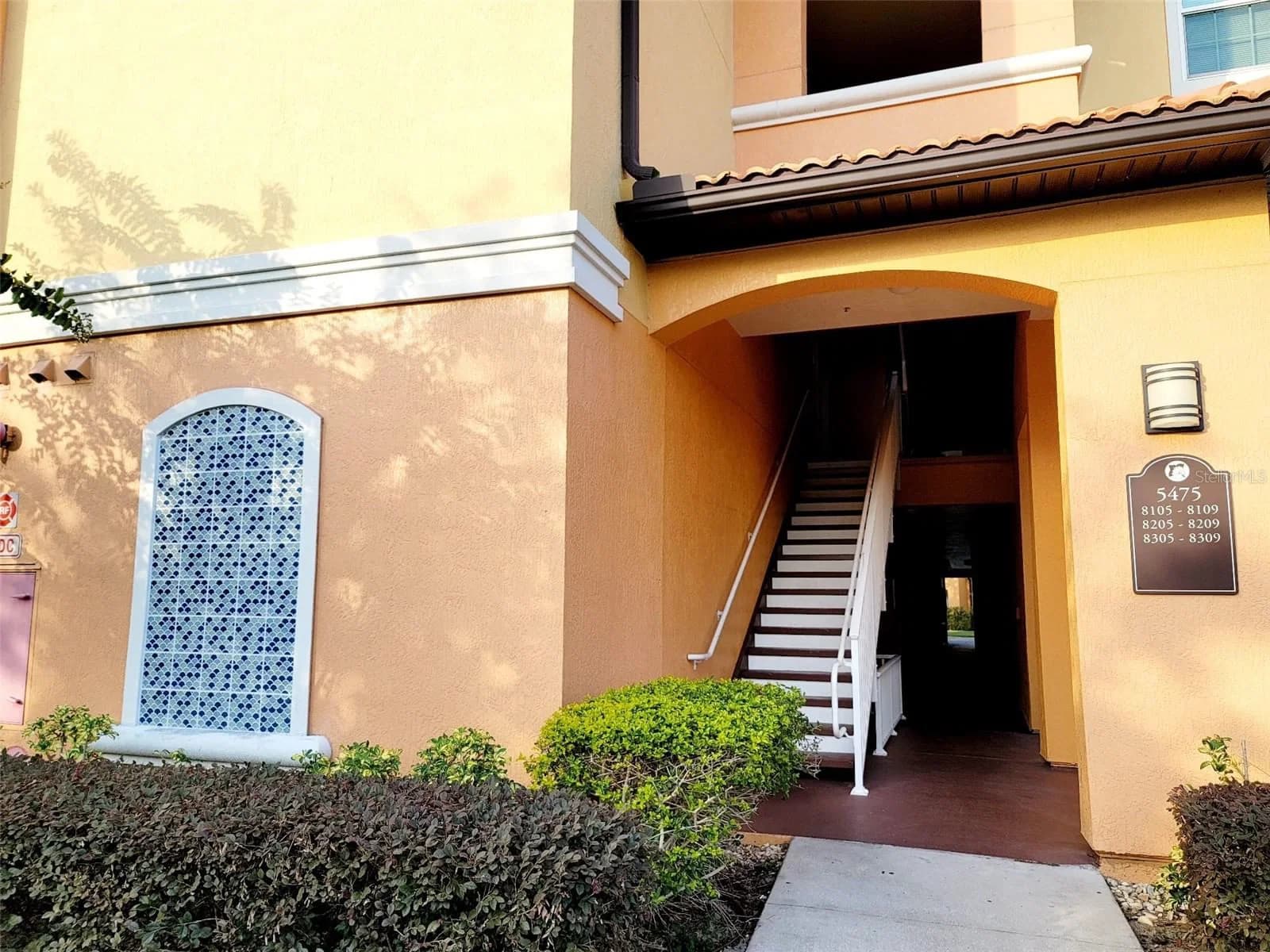 5475 VINELAND